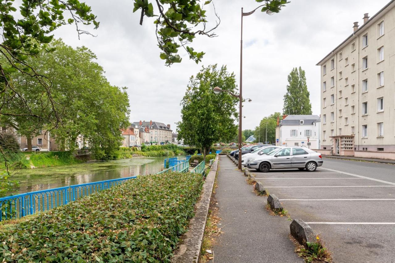 Appart T3 Bien Situe A Bourges + Wifi Exterior photo
